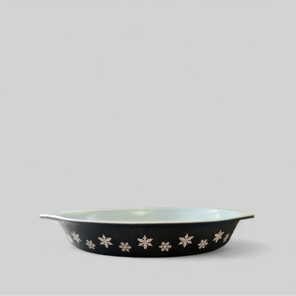 Rare Vintage PYREX Black Snowflake 1.5 Qt Baking Dish No Divisions